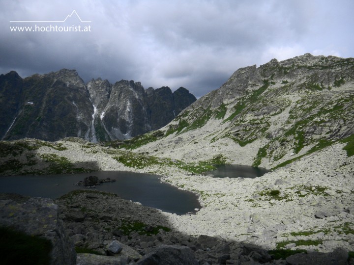 Bergsee Žabie plesá, im Hintergrund blickt mich der Satan an