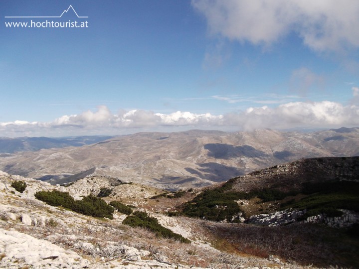 Das Dinarische Gebirge zieht sich lang dahin, hier der Blick in's Bosnische Gebiet.